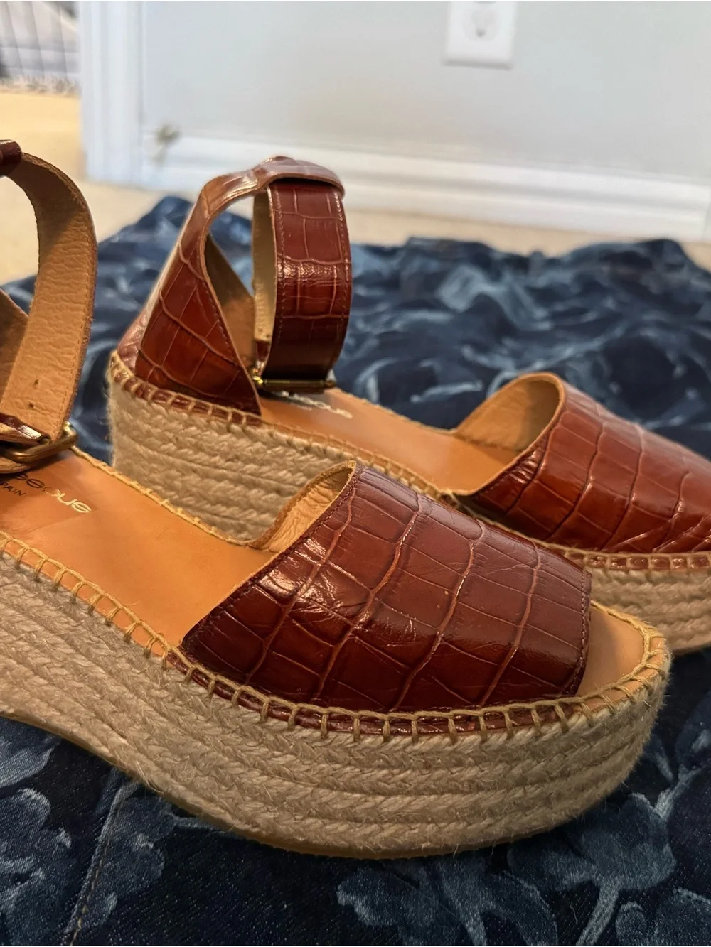 Andre Assous Brown Croc-Embossed Espadrille Wedge Sandals Made in Spain